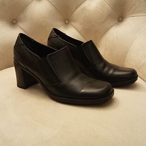 White Mountain Low Ankle Boots